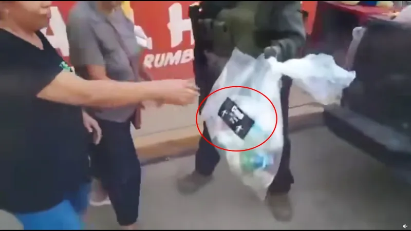 Las bolsas de ayuda estaban marcadas por el cártel / Redes Sociales