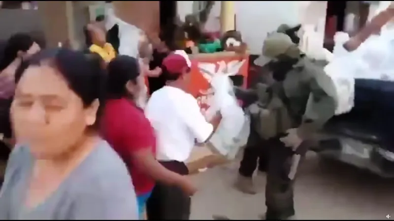 El apoyo del crimen organizado fue bien recibida por los pobladores / Redes Sociales