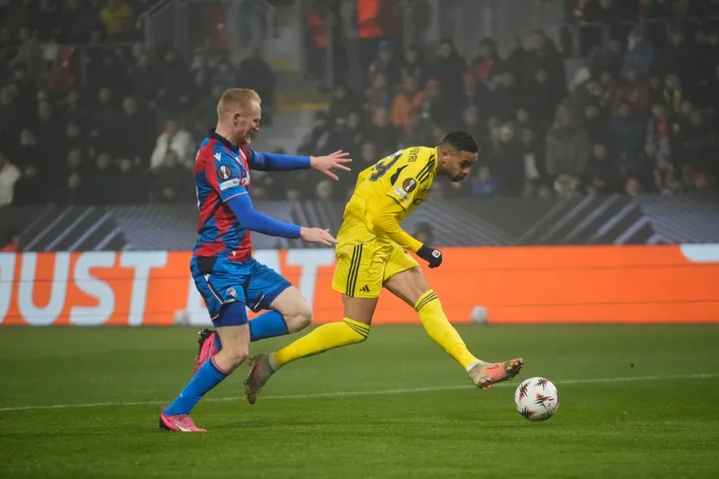 Viktoria Plzen y Fenerbahçe empataron 0-0 | AP