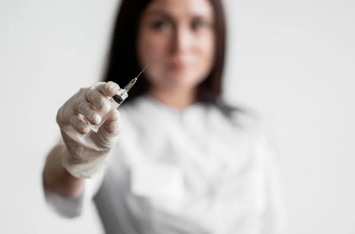 En lugar de tomar píldoras diario, una inyección cada dos meses basta / FREEPIK