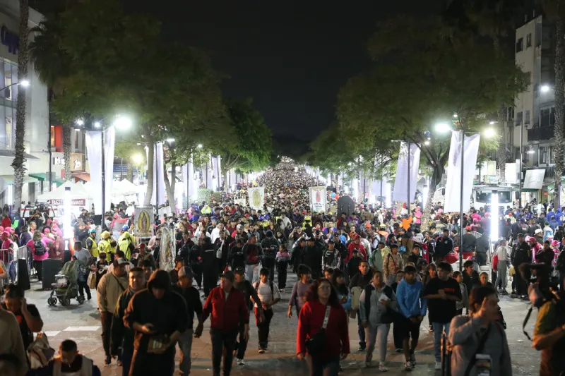 Miles de personas continúan llegando a Tepeyac / Gina Sánchez