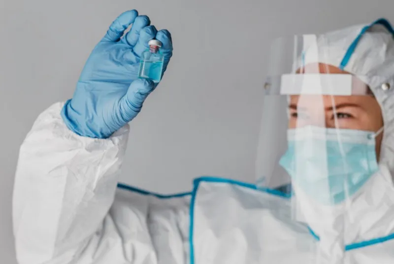 Los grupos vulnerables son los que más deben de cuidarse por los contagios / FREEPIK