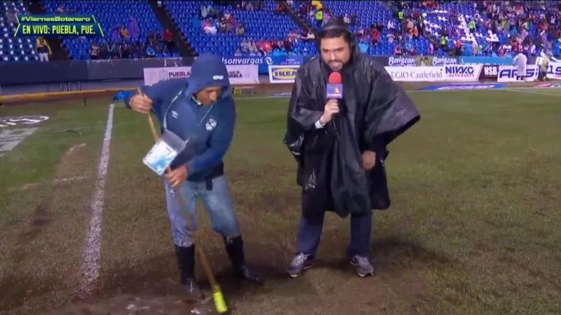 Villa Villa 'ayudó' con la cancha del Cuauhtémoc | CAPTURA