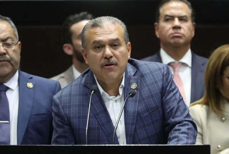 Wblester Santiago Pineda fue grabado mientras armaba un escándalo en un centro comercial / Redes Sociales