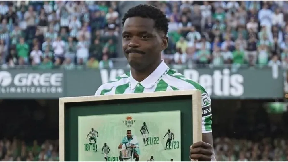 Carvalho en su despedida del Betis | @RealBetis