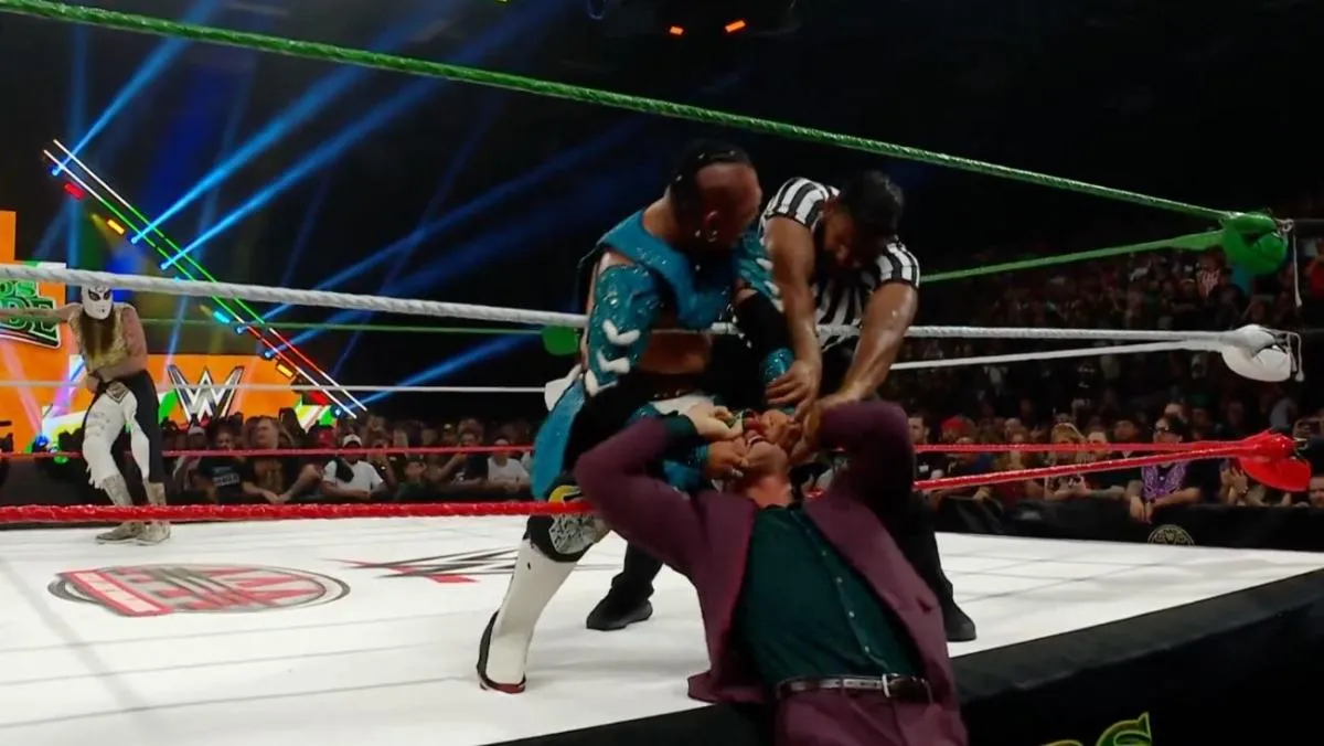 Momentos de la lucha entre Mysterio y Vikingo | CAPTURA