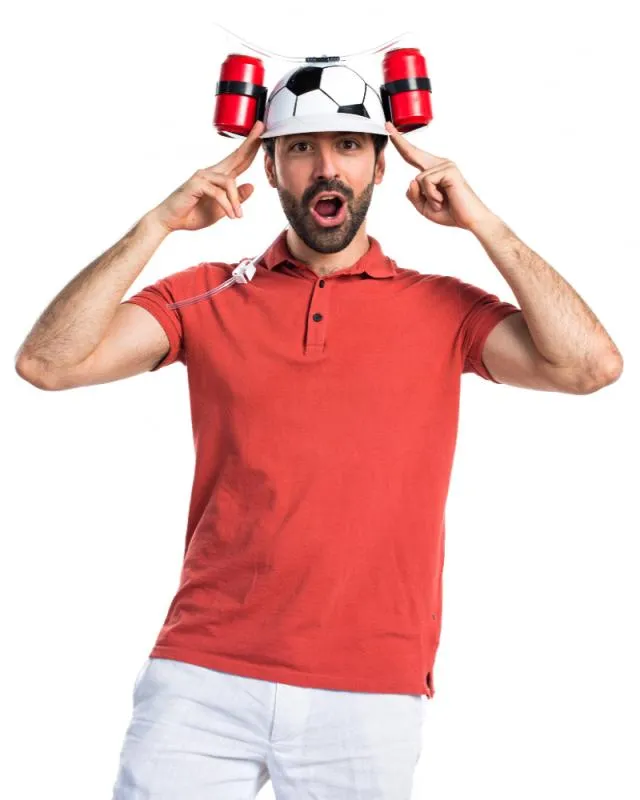 No todo es gastar, puedes armar reuniones en casa para ver los partidos / FREEPIK