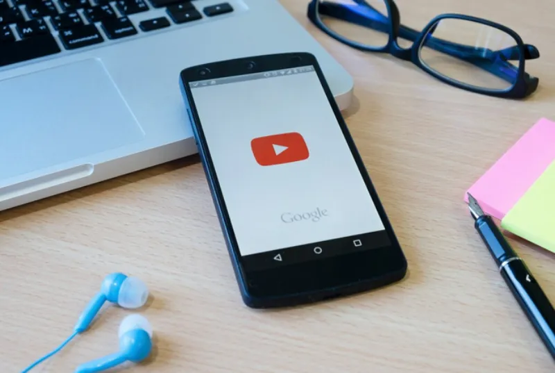 Los usuarios de la aplicación reportaron que los videos no cargaban / FREEPIK