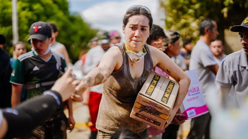 La gente le agradeció a Yulay la ayuda que llevó / FB: @YoSoyYulay