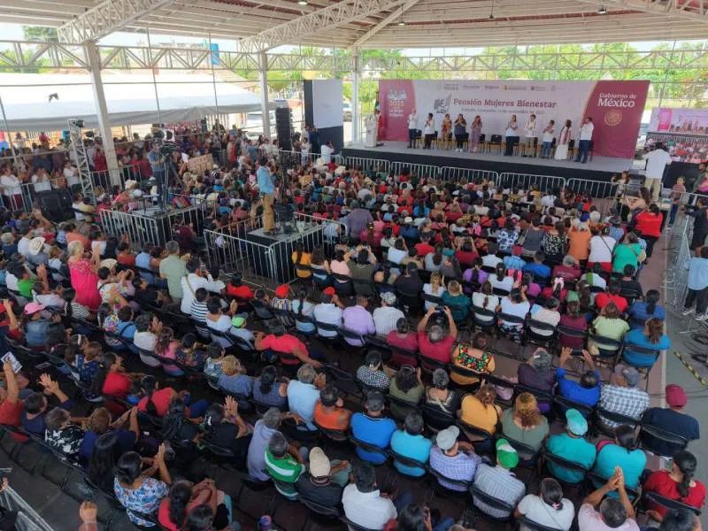 Asistentes al evento donde se informó sobre la Pensión Mujeres Bienestar. / Secretaría de Bienestar