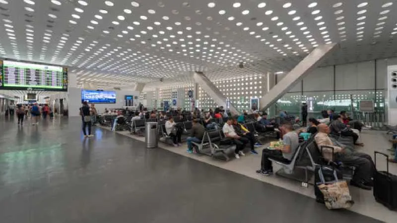 A diario millones de personas transitan por el AICM/Pixabay