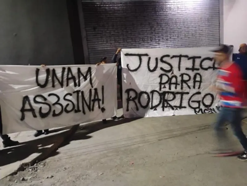 Los aficionados de Cruz Azul apuntan contra la UNAM