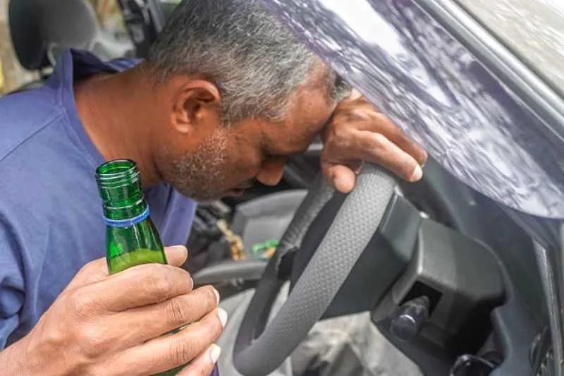 Conducir bajo los efectos del alcohol podría poner en riego tu vida y la de los demás/Pixabay