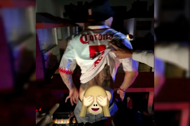 Vega se quitó la ropa durante los festejos