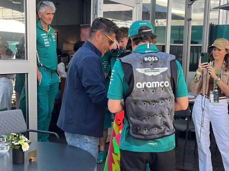Fernando Alonso y Campos en el hospitality de Aston Martin