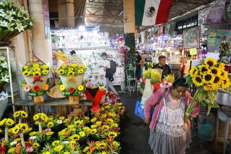 El mercado de Jamaica es una buena opción para comprar flores amarillas/IG: @latitudespress