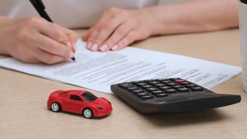 Las estafas más frecuentes incluyen pagos anticipados y documentos falsificados. / iStock