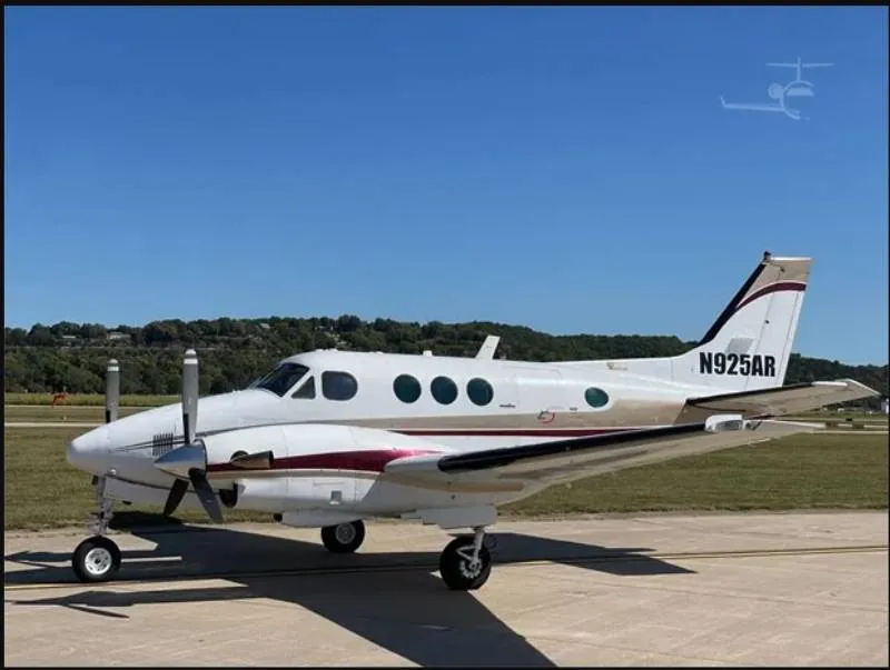 La avioneta se utilizaba para vuelos privados y tenía capacidad para nueve pasajeros/X