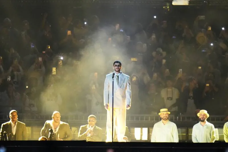 Bad Bunny cerró su gira de ocho conciertos en el Estadio GNP/AP