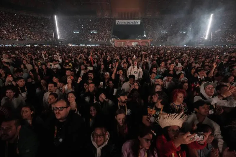 El público enloqueció al ver juntos de nuevo a Bad Bunny y J Balvin/AP
