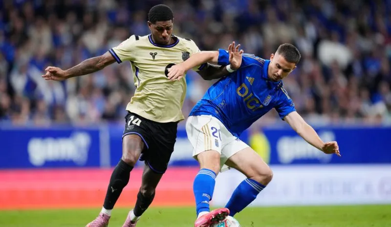 Barcelona en acción ante Real Oviedo