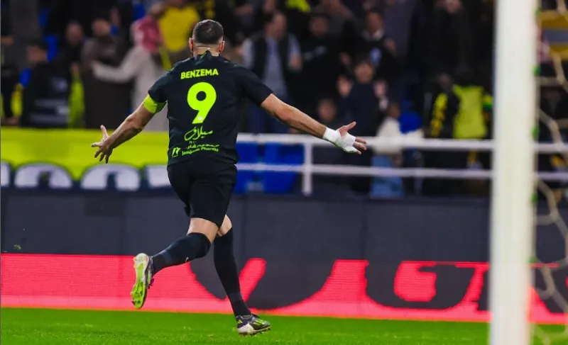 Benzema en festejo de gol con Al Ittihad