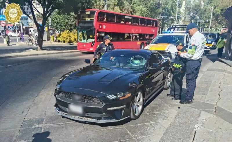 El auto y sus tripulantes fueron detenidos por policías capitalinos/SSC