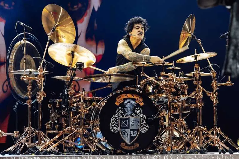 Muchos aplaudieron la actitud del baterista pese a su caída/ IG: @alexgonzalezelanimal