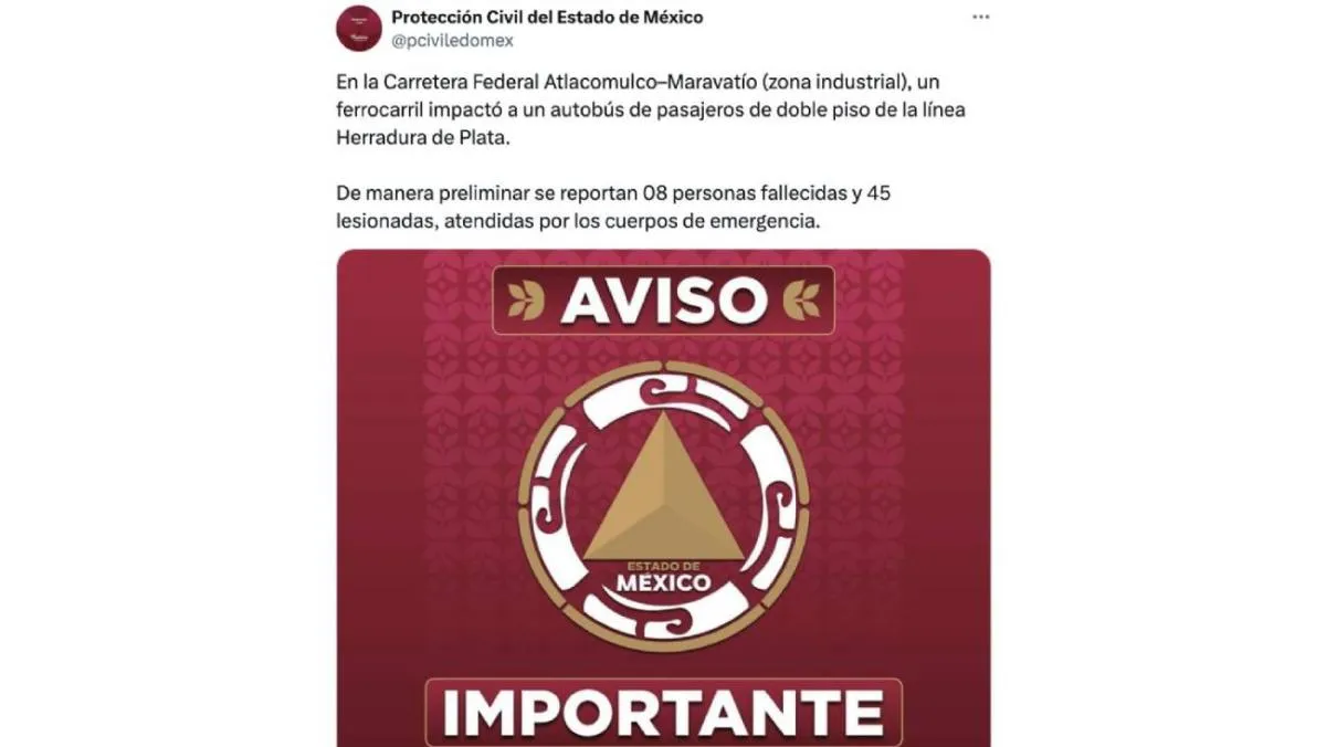 Elementos de emergencia llegaron hasta el lugar para auxiliar a las víctimas/X