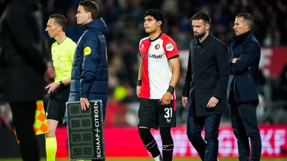 Carrillo saldrá de Feyenoord para ganar minutos