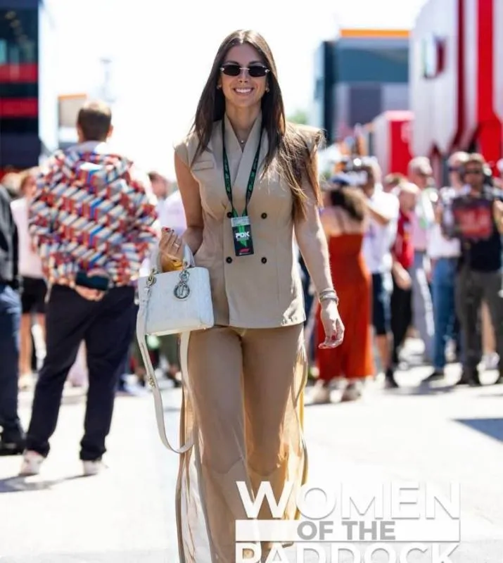 Laura Villars | @laura_villars