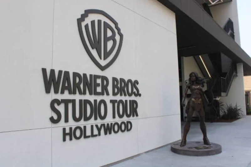 Warner Bros está en venta después de décadas dominando el mercado/Pixabay
