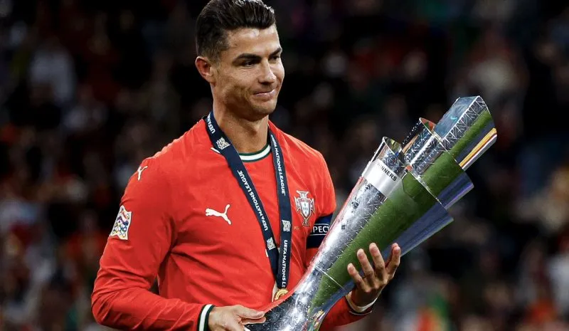 Cristiano con trofeo