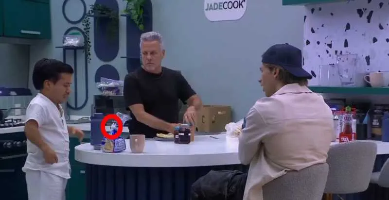 Abelito gritó cuando vio al animal en la bolsa de pan/X: @LaCasaFamososMx