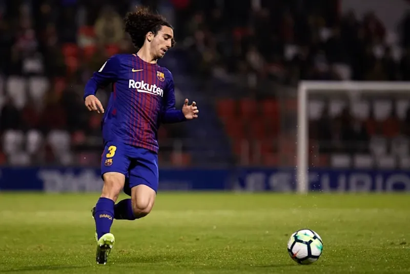 Cucurella con Barcelona B en 2018