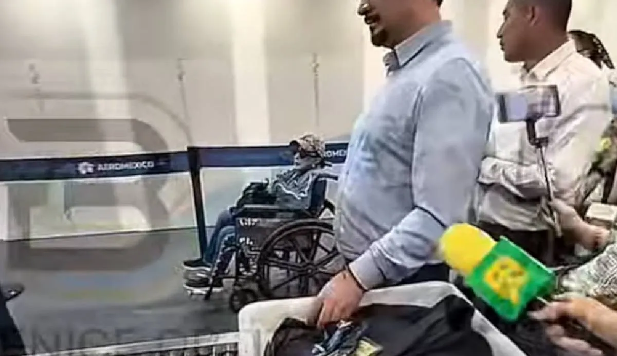 “La Chilindrina”, encendió la preocupación entre sus seguidores tras ser captada usando una silla de ruedas | YouTube: Berenice Ortiz