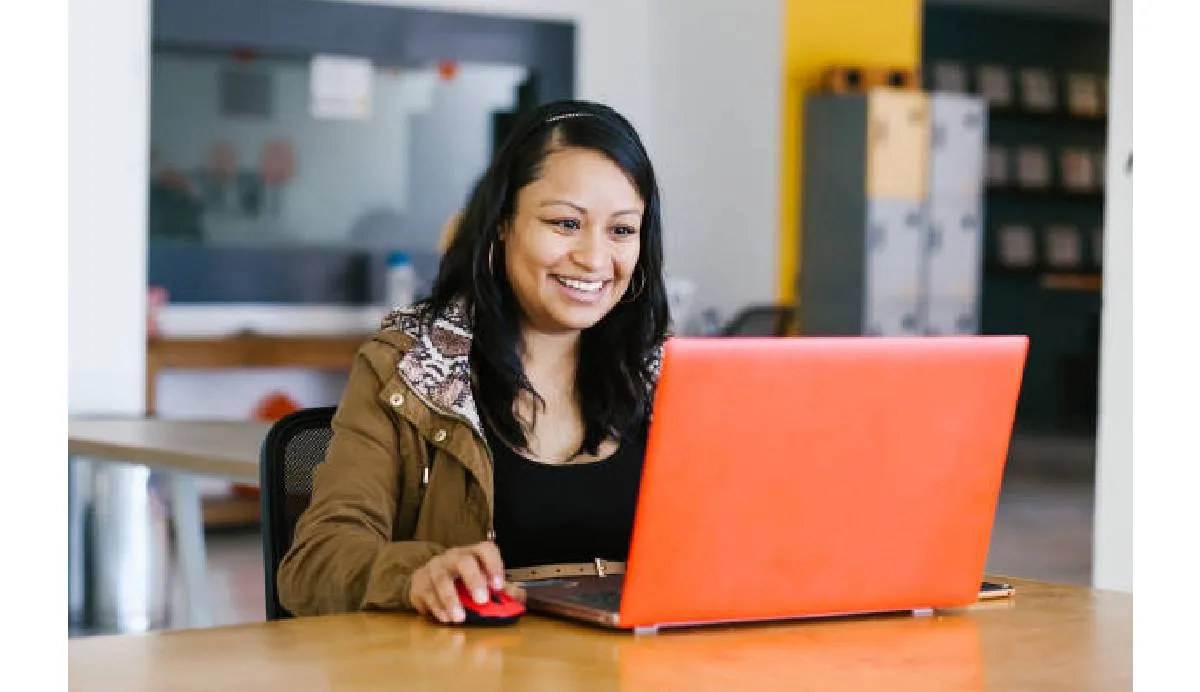 Si haces home office el empleador debe ofrecerte las herramientas de trabajo | iStock