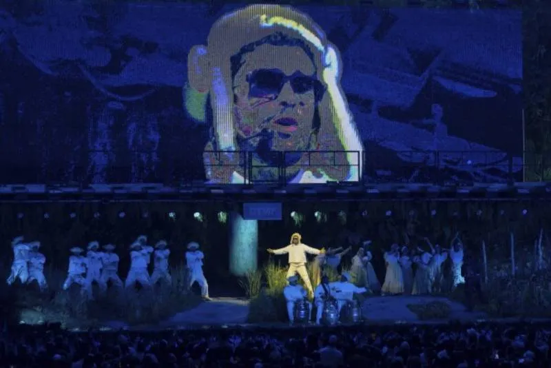 Bad Bunny trae su &quot;Debí Tirar Más Fotos Tour&quot; a la capital. / AP