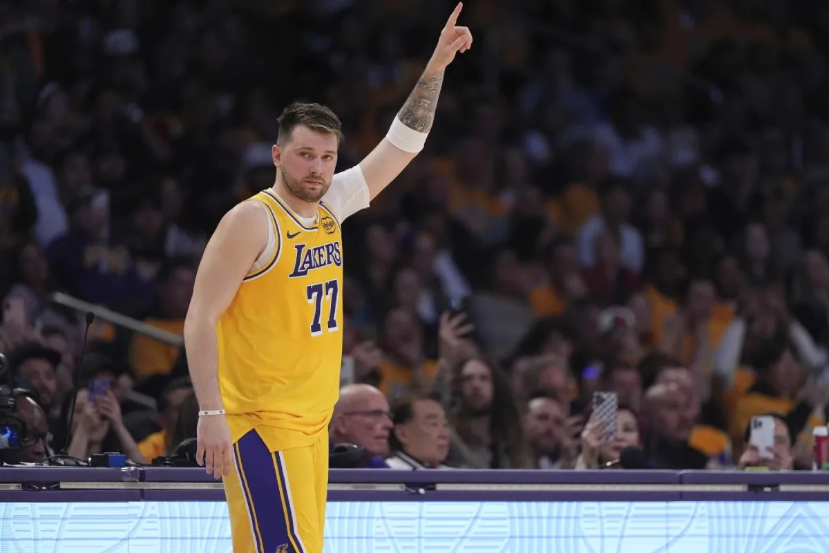 Luka en Lakers | AP