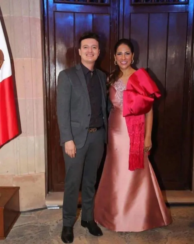 Edgar fue el diseñador del vestido que utilizó la gobernador de Guanajuato el pasado 15 de septiembre/X