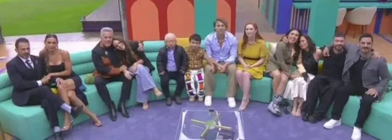 Los concursantes junto a sus familiares/La Casa de los Famosos México