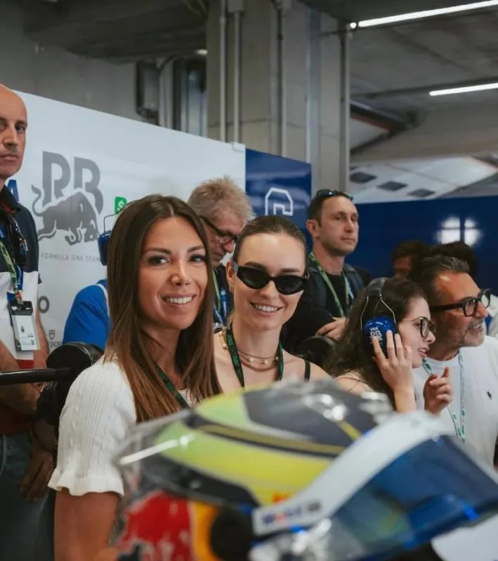 Laura Villars | @laura_villars