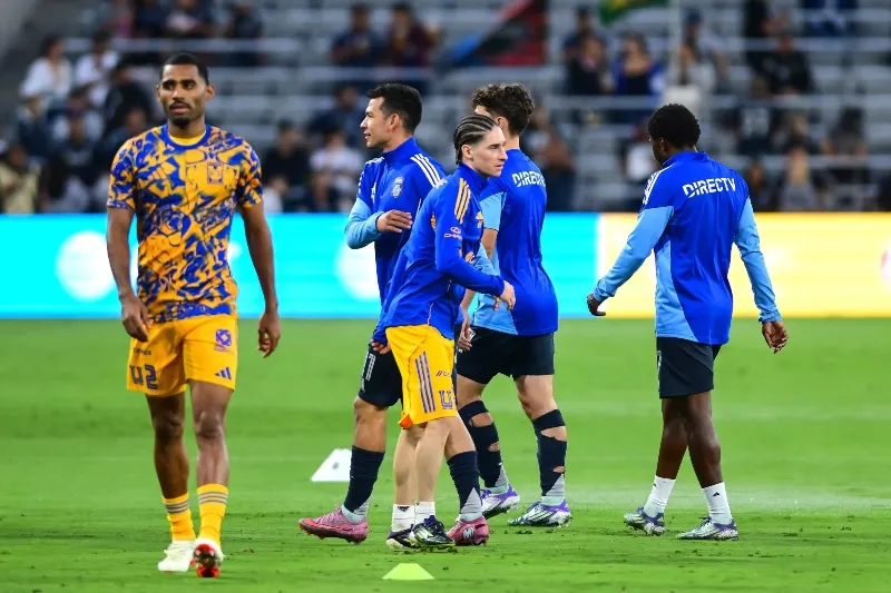Marcelo Flores en el calentamiento de un partido