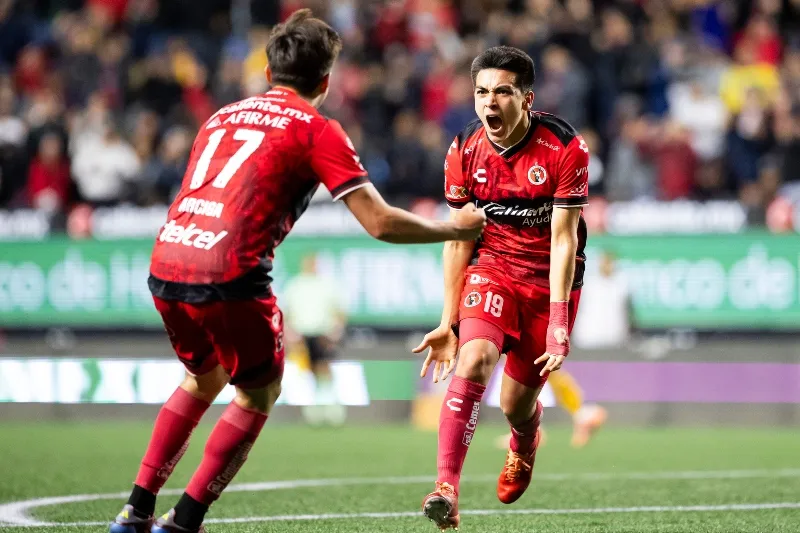 Mora y Árciga festejan el 3-0 vs Tigres