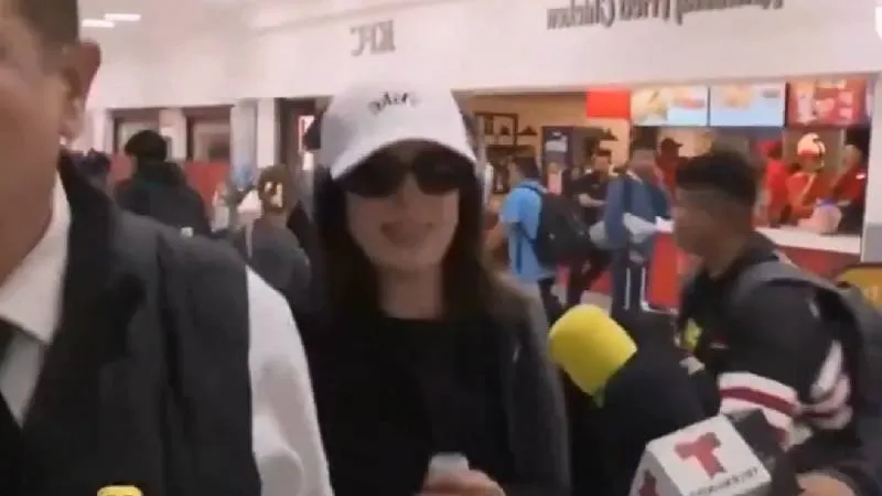 Hace unos días apareció en el aeropuerto pero escapó de los medios/Azteca UNO