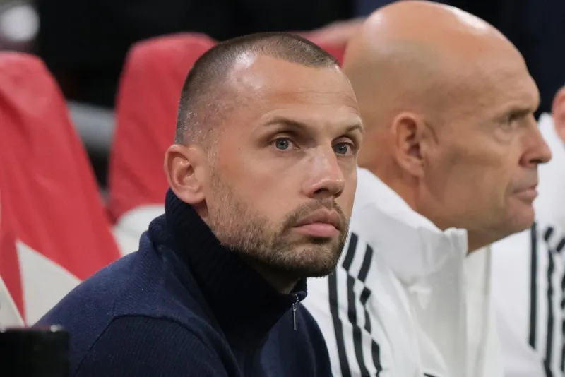 Heitinga dejó de ser DT del Ajax | AP