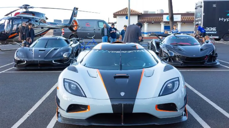 El helicóptero participaba en el evento anual Cars ’N Copters/X: @MothersPolish