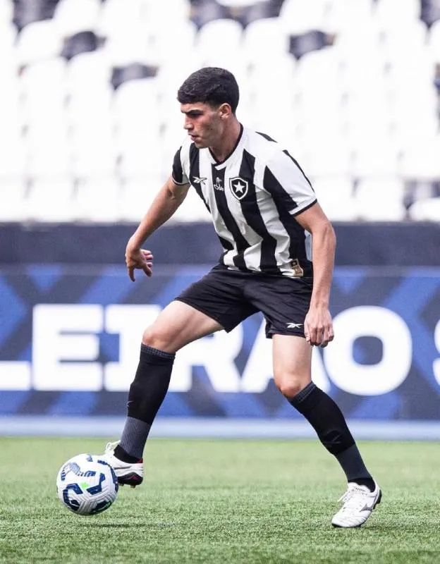 Henrique llega procedente de Botafogo