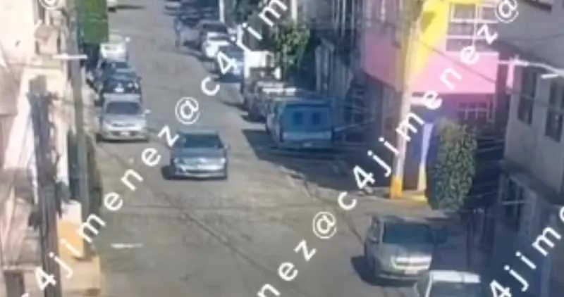 A los colombianos les pusieron un auto Mercedes Benz para trasladarse hasta el Edomex/X: @c4jimenez