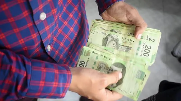 La idea es ofrecer un soporte económico justo antes de que estas personas lleguen a la Pensión Universal de Adultos Mayores. / iStock